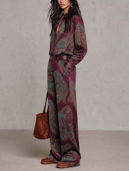 Two-piece Set Featuring A Satin Shirt And Trousers With A Vintage Paisley Print.